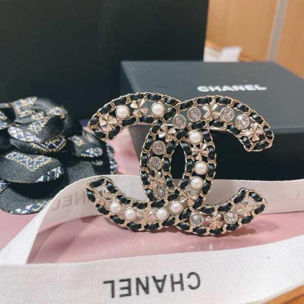 CL BROOCH