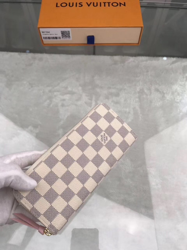 l0*is V*t0n clemence wallet