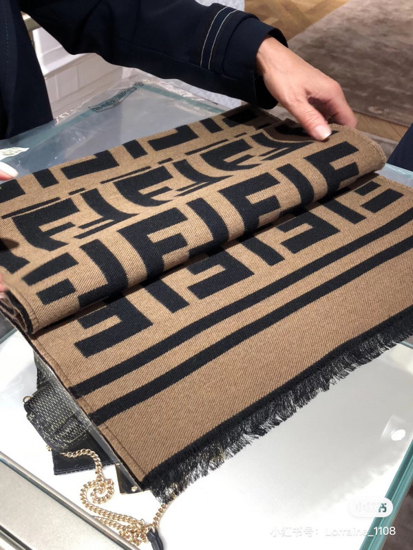 F**di scarf