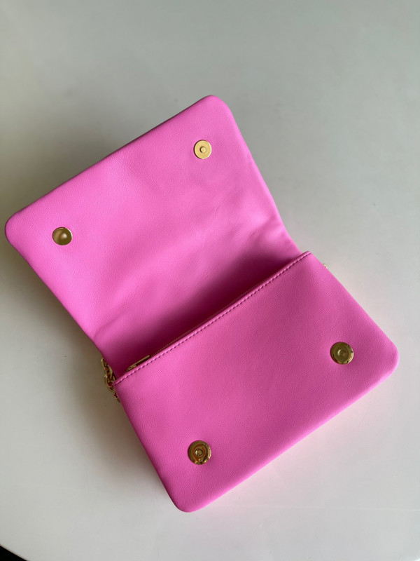 l0*is V*t0n pochette coussin