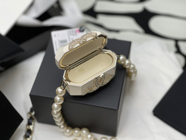 CL AIRPODS CASE PRO NECKLACE