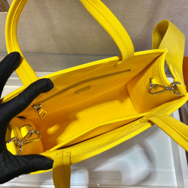Pra*a tote bag