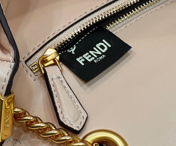 F**di baguette chain midi 397b98-24*14*7cm