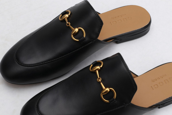 G*u*i princetown leather slipper