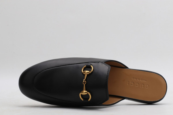 G*u*i princetown leather slipper