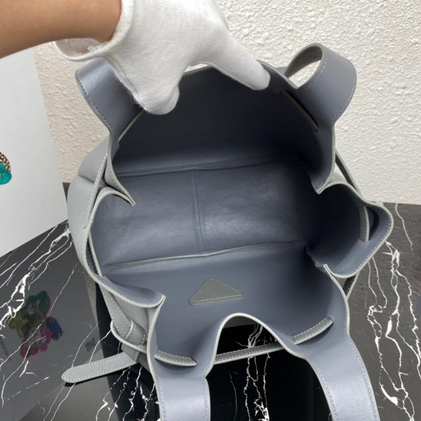 Pra*a leather tote