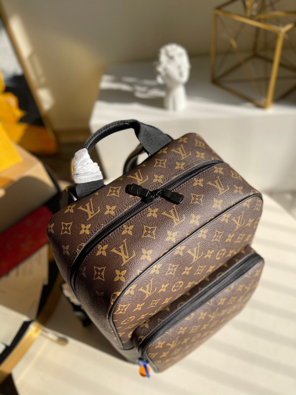 l0*is V*t0n dean backpack