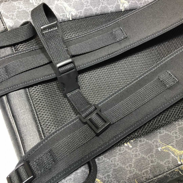 G*u*i backpack