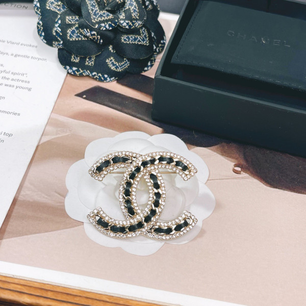 CL BROOCH