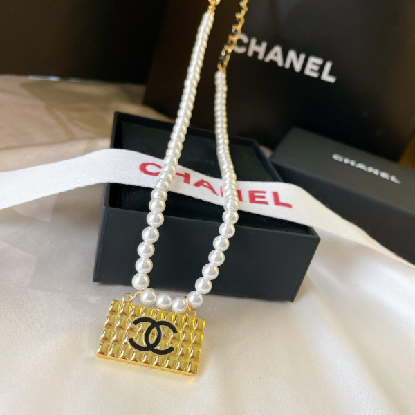 CL NECKLACE