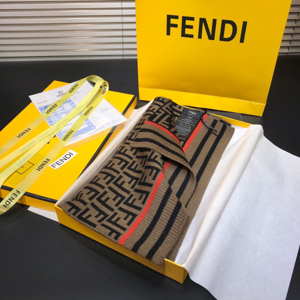 F**di scarf
