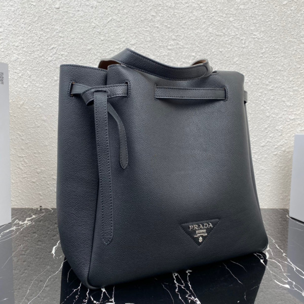 Pra*a leather tote