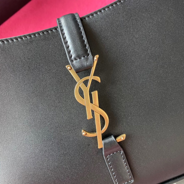 Y*L le 5 À 7 hobo bag