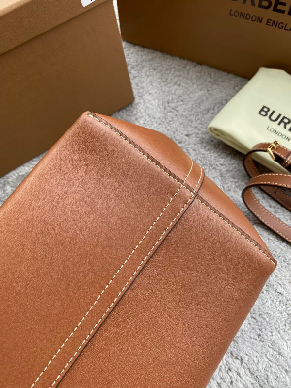 B**rry pocket tote