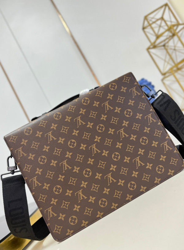 l0*is V*t0n s lock briefcase