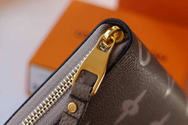 l0*is V*t0n zippy wallet