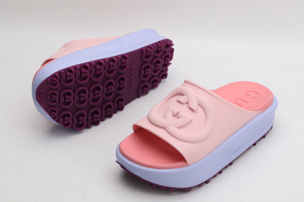 G*u*i slide with interlocking g