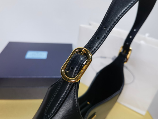 Pra*a leather shoulder bag