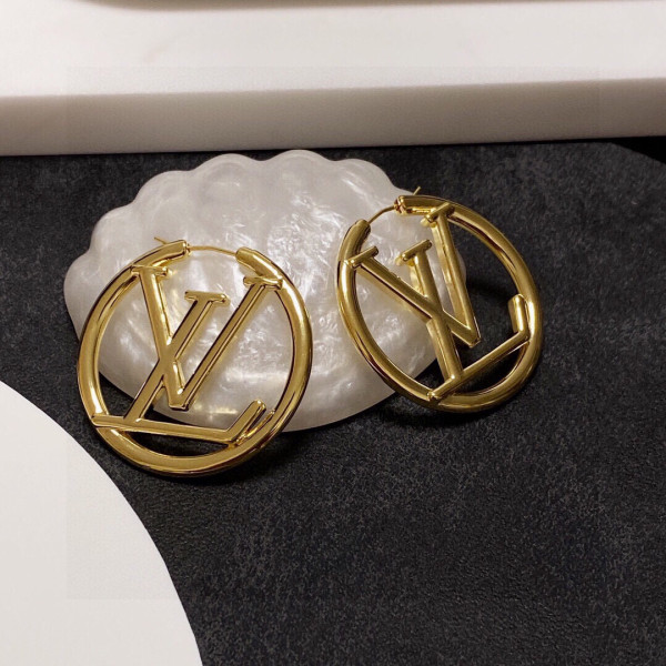 l0*is V*t0n earrings