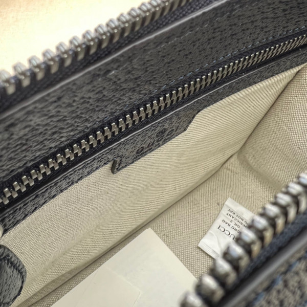 G*u*i messenger bag with interlocking g