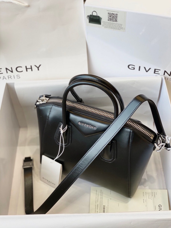 GIENVCHY ANTIGONA MINI/SMALL/MEDIUM IN SMOOTH LEATHER