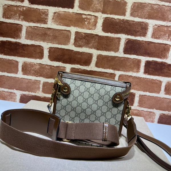 G*u*i messenger bag with interlocking g