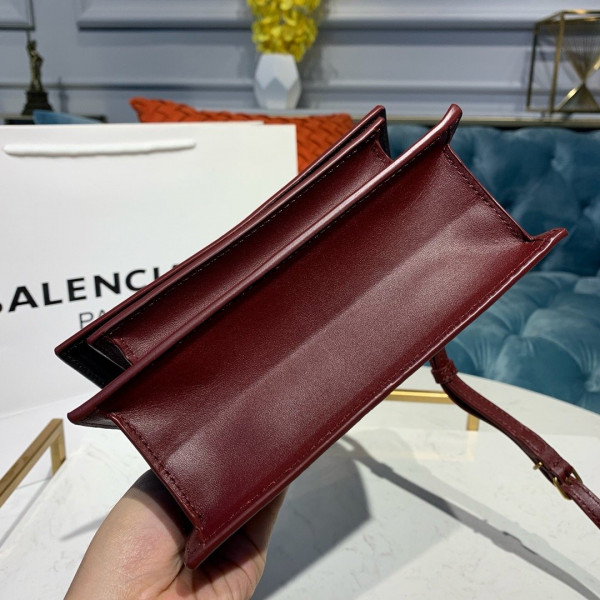 Ba*len*cia*ga sharp xs satchel