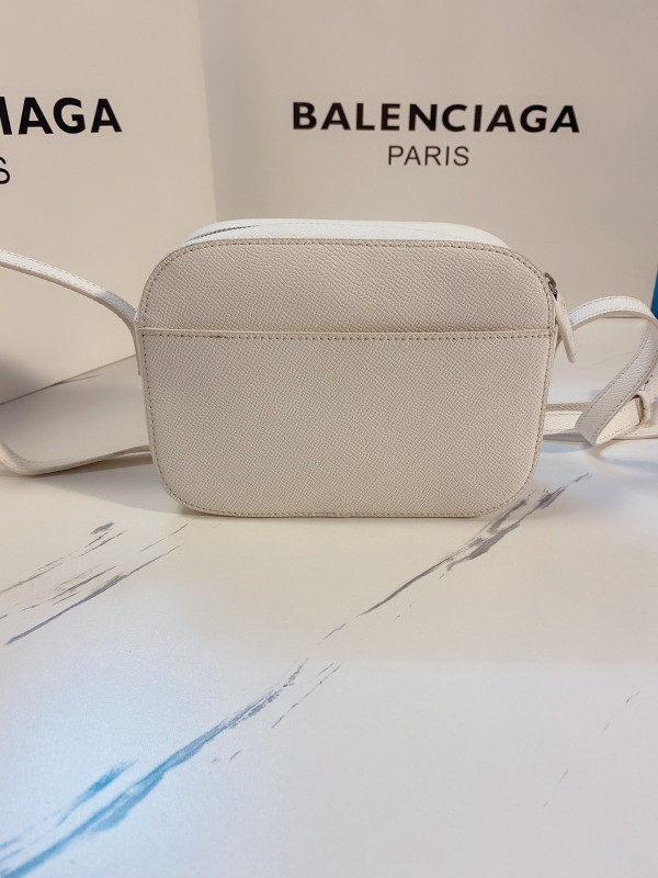 Ba*len*cia*ga everyday camera bag xs