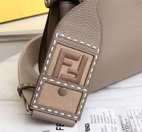 F**di peekaboo mini bag-18-23-11cm