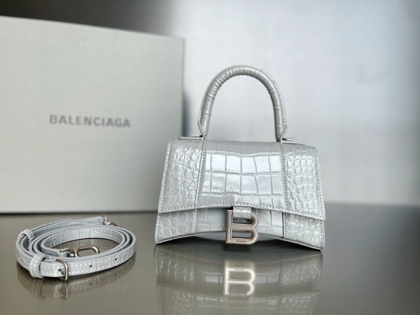 Ba*len*cia*ga hourglass