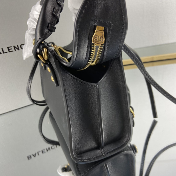 Ba*len*cia*ga neo classic nano top handle bag