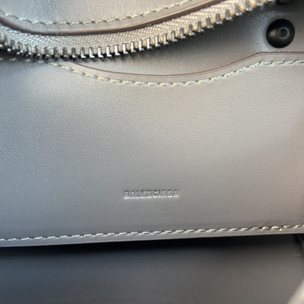 Ba*len*cia*ga neo classic nano top handle bag