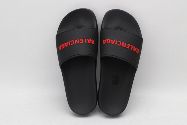 Ba*len*cia*ga pool slide sandal