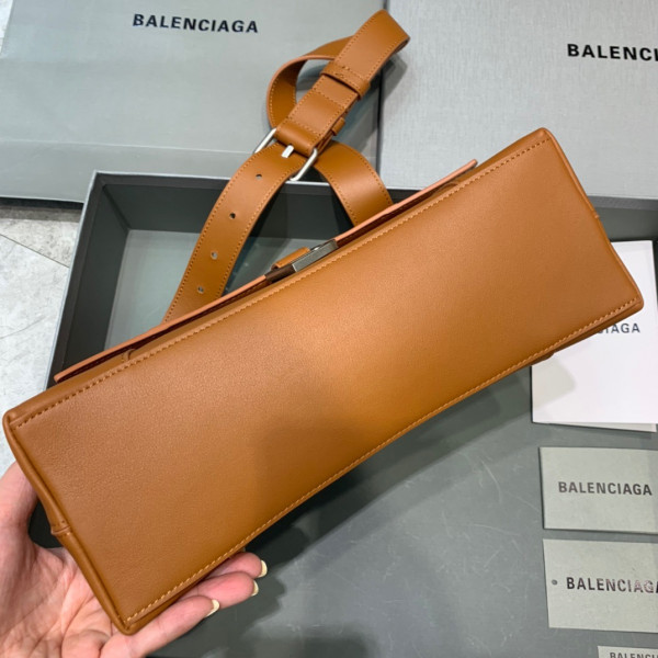 Ba*len*cia*ga downtown medium shoulder bag