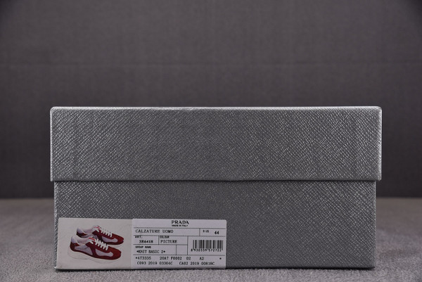 Pra*a sneaker