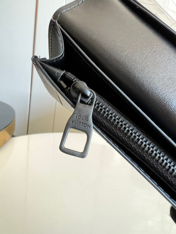 l0*is V*t0n brazza wallet