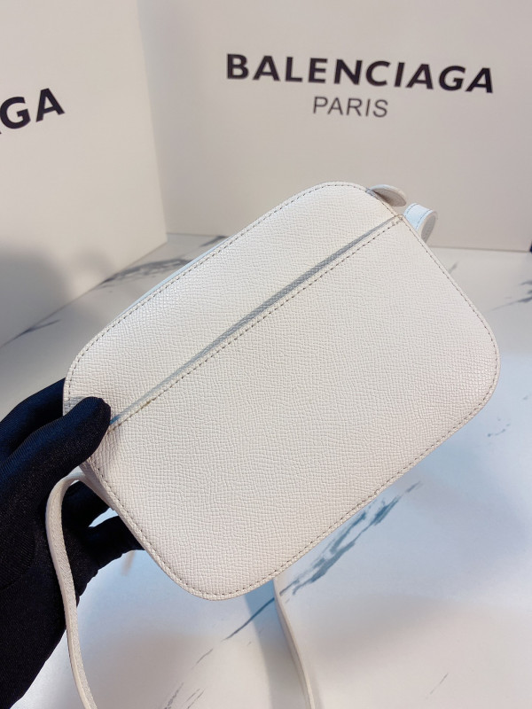 Ba*len*cia*ga everyday camera bag xs