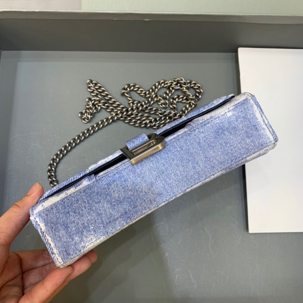 Ba*len*cia*ga hourglass wallet on chain