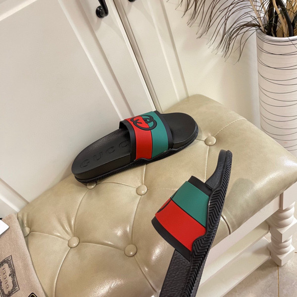 G*u*i interlocking g slide sandal
