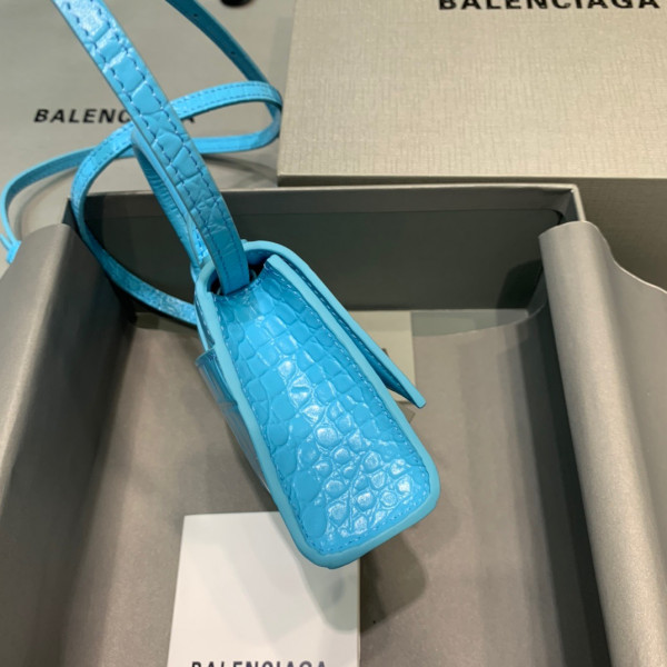 Ba*len*cia*ga hourglass