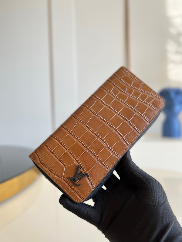 l0*is V*t0n zippy wallet