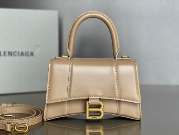 Ba*len*cia*ga hourglass
