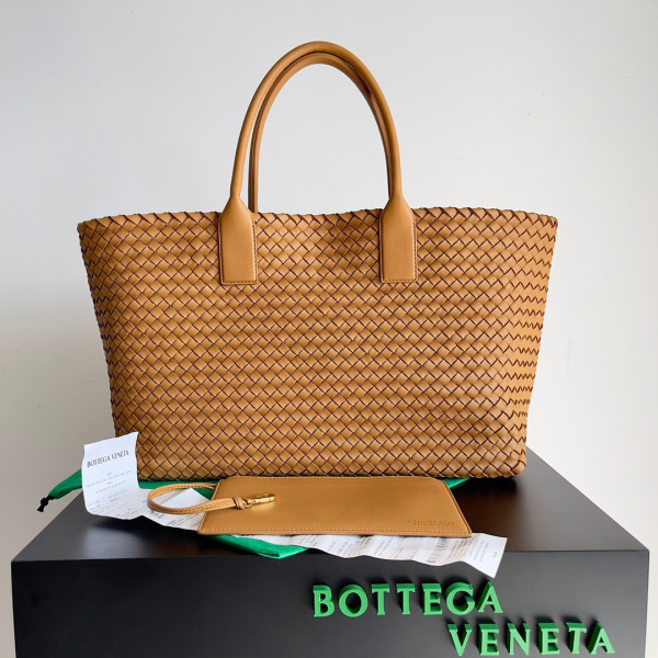 bo*te*ga Ve*ne*ta medium andiamo