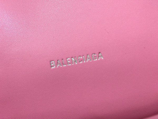 Ba*len*cia*ga hourglass
