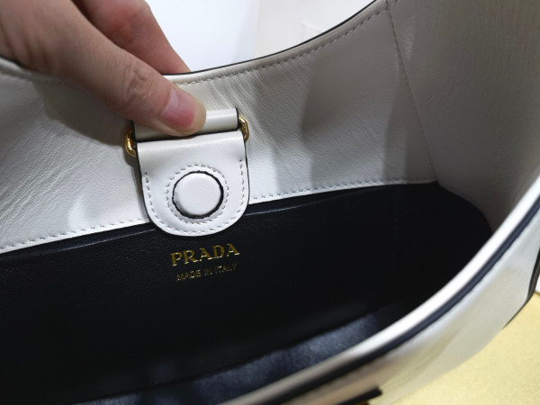 Pra*a leather shoulder bag