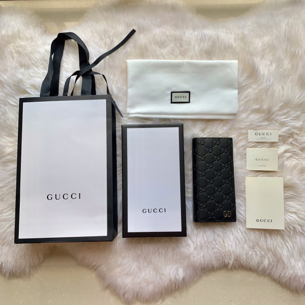 G*u*i long wallet