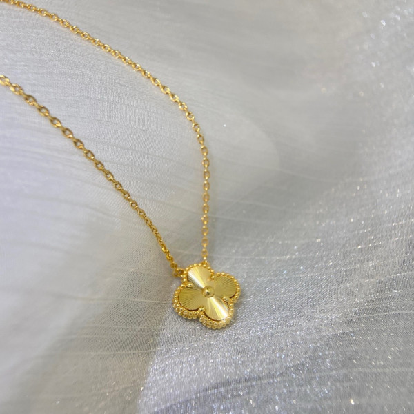 V*N CL*F & arpels  perlée necklace