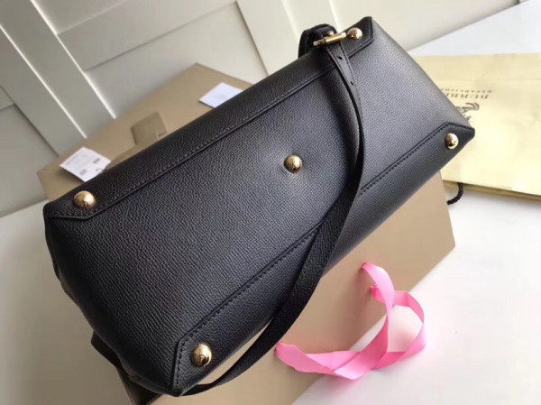 B**rry the medium banner in leather and house check