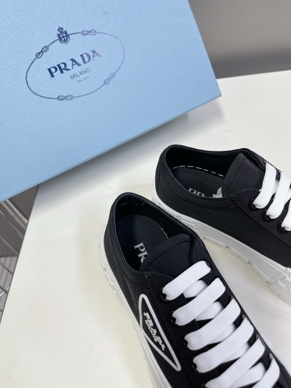Pra*a sneakers