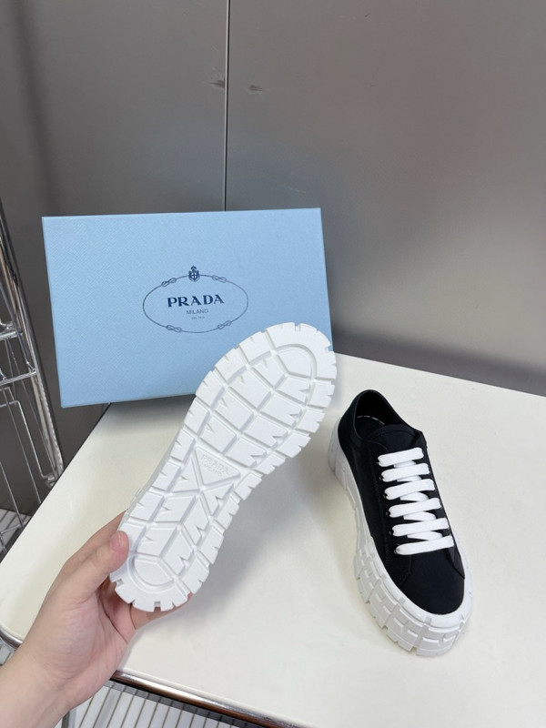Pra*a sneakers